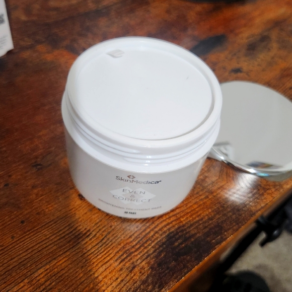 SkinMedica Even & Correct Brightening Pads - Even & Correct Dark Spot cream. - Picture 4 of 11